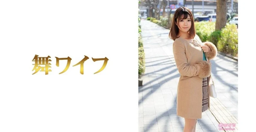 女神上线身材火辣跟狼友撩骚给蒙面大哥口交大鸡巴，淫声荡语激情上位，让小哥后入抽插让狼友看她那骚浪表情